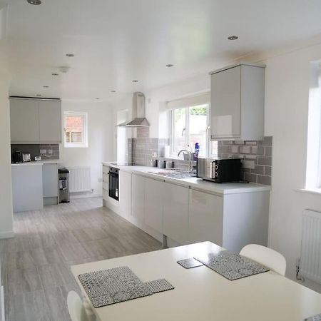 Cosy Four Bed Property With En-Suite Near To Nec Birmingham Airport And The City Exteriér fotografie
