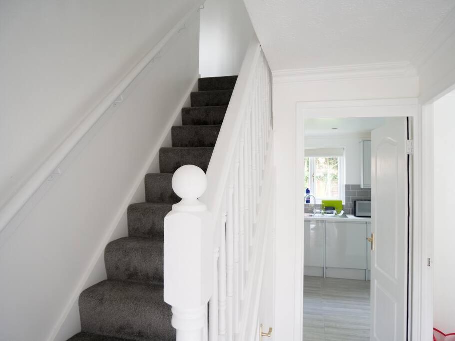 Cosy Four Bed Property With En-Suite Near To Nec Birmingham Airport And The City Exteriér fotografie