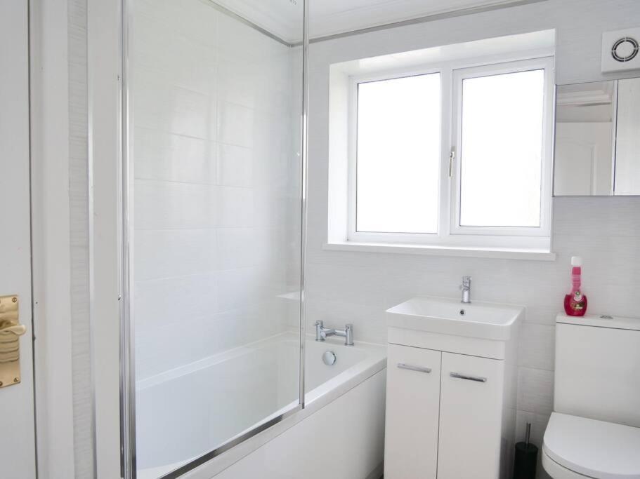 Cosy Four Bed Property With En-Suite Near To Nec Birmingham Airport And The City Exteriér fotografie