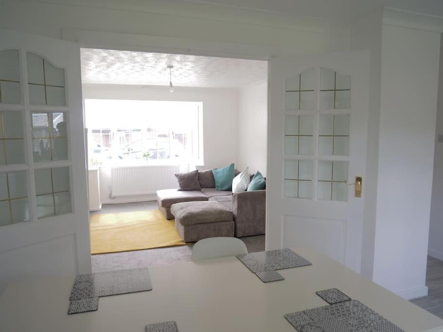 Cosy Four Bed Property With En-Suite Near To Nec Birmingham Airport And The City Exteriér fotografie