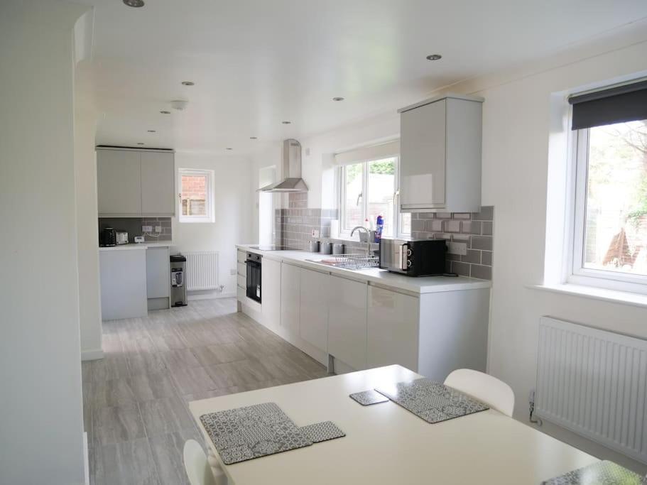 Cosy Four Bed Property With En-Suite Near To Nec Birmingham Airport And The City Exteriér fotografie